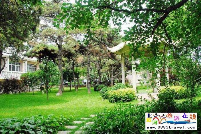 北戴河?xùn)|經(jīng)路賓館-住準(zhǔn)五星海華標(biāo)間/豪華大床+雙份早餐，一價(jià)全含