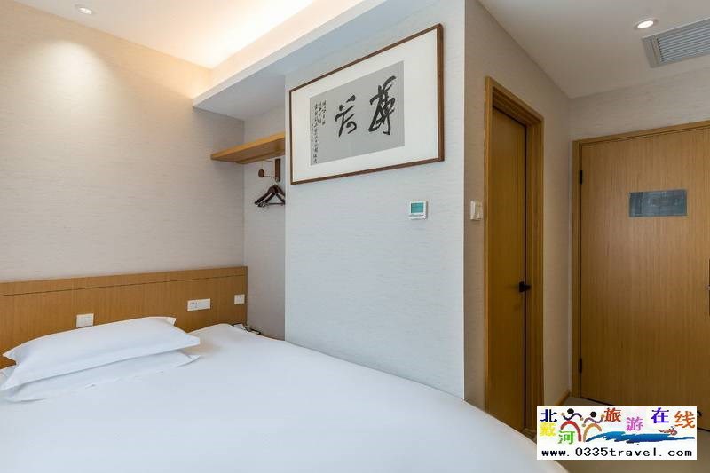 秦皇島燕山大學閑庭四藝酒店電話18633570222