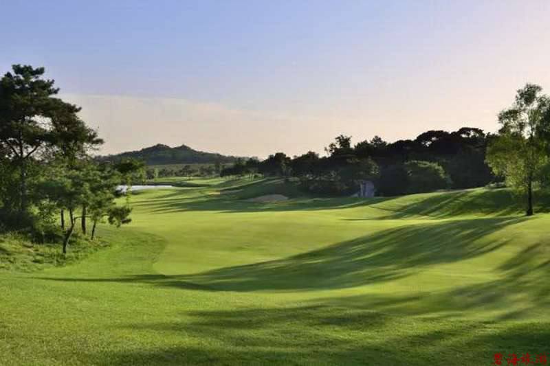 北戴河松石高爾夫/保利國際高爾夫/榮盛森林高爾夫俱樂部球場聯(lián)合優(yōu)惠預(yù)訂18633570222  15703350808
